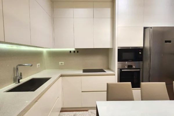 Shtepi ne shitje Vila Luksoze ne Tirane, 3+1, Mobilimi E mobiluar, Pagesa 490,000  Euro.