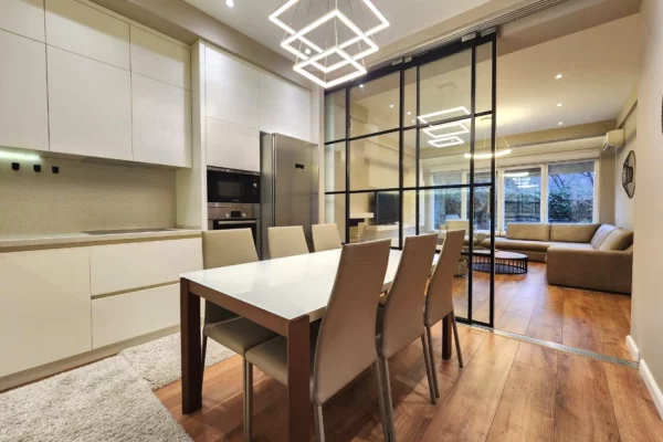 Shtepi ne shitje Vila Luksoze ne Tirane, 3+1, Mobilimi E mobiluar, Pagesa 490,000  Euro.