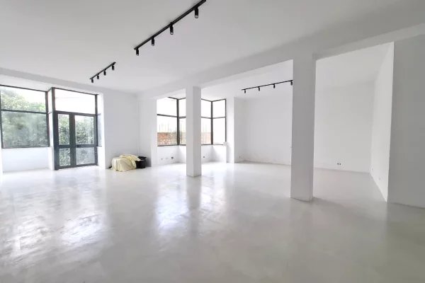 ZYRE ME Qira ,Open Space:📍 Qender/ Fillim Rruges Durresit ( fiks mbrapa dyanit te luleve) 110 m2 ||