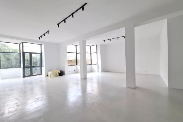 ZYRE ME Qira ,Open Space:📍 Qender/ Fillim Rruges Durresit ( fiks mbrapa dyanit te luleve) 110 m2 ||