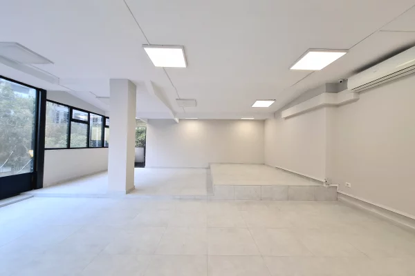 Jepet me qira Ambjent (260m2) || (📍21 dhjetori 30 m larg unazes) || Direkt rruge kryesore |  2300 eu