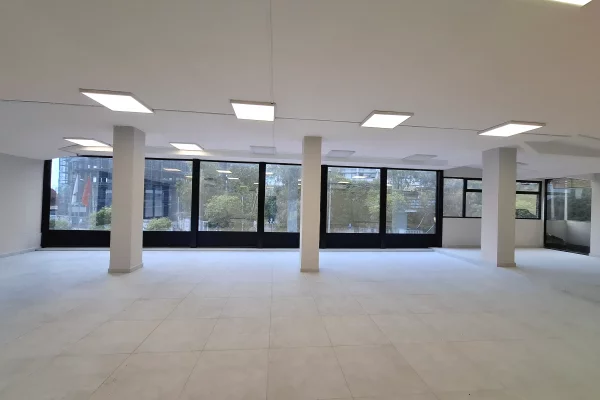 Jepet me qira Ambjent (260m2) || (📍21 dhjetori 30 m larg unazes) || Direkt rruge kryesore |  2300 eu