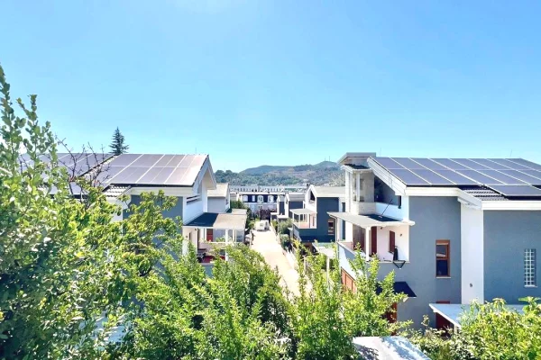 Shtepi me qera Vila Luksoze ne Tirane, 3+1, Mobilimi E mobiluar, Pagesa 2,500  Euro.