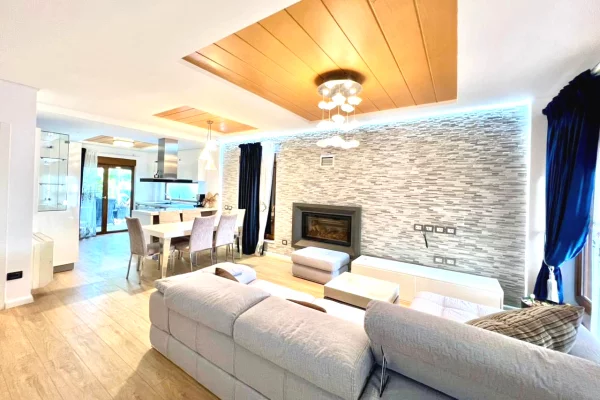 Shtepi me qera Vila Luksoze ne Tirane, 3+1, Mobilimi E mobiluar, Pagesa 2,500  Euro.