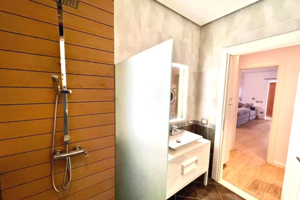 Shtepi me qera Vila Luksoze ne Tirane, 3+1, Mobilimi E mobiluar, Pagesa 2,500  Euro.