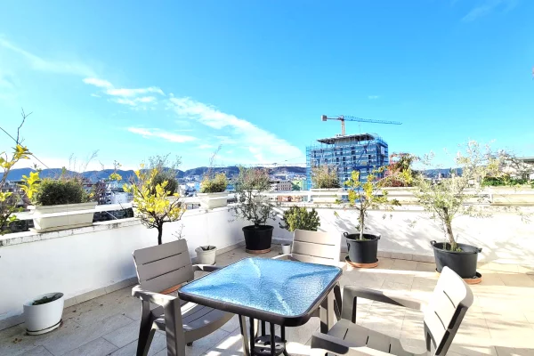 Shtepi me qera 2+1 ne Tirane - 1,200 Euro