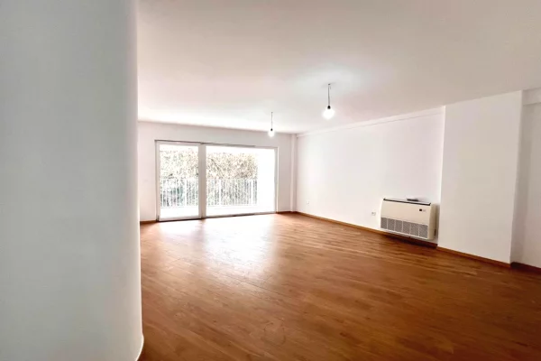 Ambient biznesi me qera 3+1 ne Tirane - 2,000 Euro