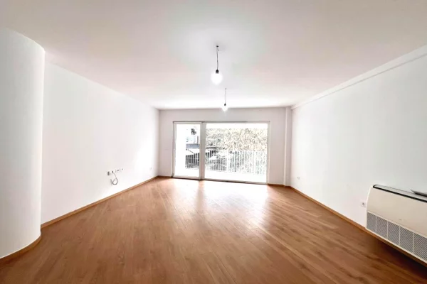 Ambient biznesi me qera 3+1 ne Tirane - 2,000 Euro