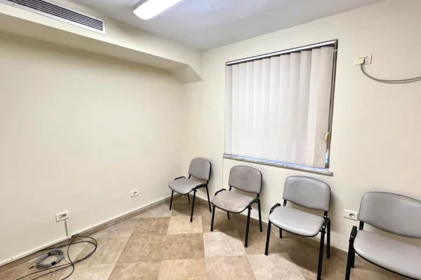 Zyre me Qera : 4 Ambiente Pune📍Vasil Shanto (Buze Unaze) - 55,000 Lek - S.90m2 || Pozicionim Buze R