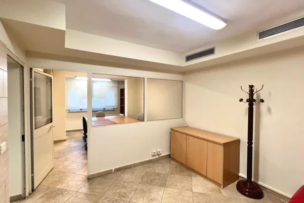 Zyre me Qera : 4 Ambiente Pune📍Vasil Shanto (Buze Unaze) - 55,000 Lek - S.90m2 || Pozicionim Buze R