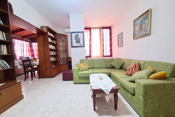 Shtepi me qera 2+1 ne Tirane - 50,000 Leke