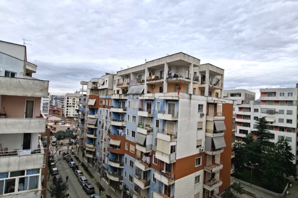 Shtepi me qera Apartament ne Tirane, 1+1, Mobilimi E mobiluar, Pagesa 40,000  Leke.