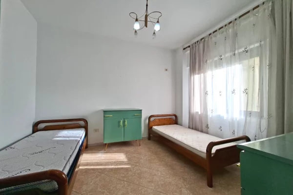 Shtepi me qera 2+1 ne Tirane - 69,000 Leke