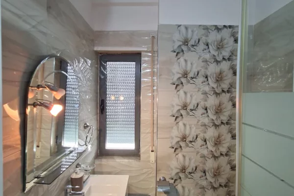 Shtepi me qera 2+1 ne Tirane - 69,000 Leke