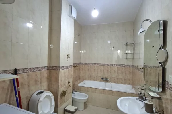 Shtepi me qera Apartament ne Tirane, 2+1, Mobilimi E mobiluar, Pagesa 69,000  Leke.