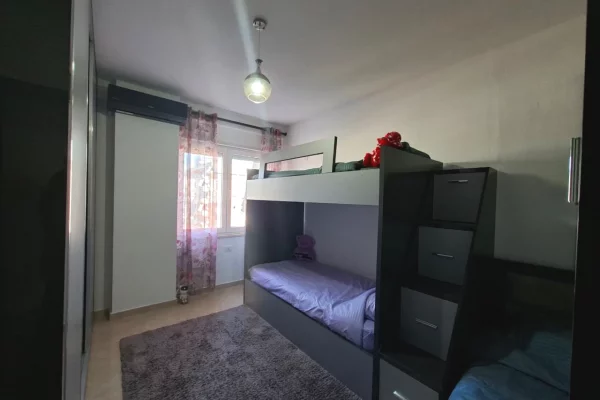 Shtepi me qera Apartament ne Tirane, 2+1, Mobilimi E mobiluar, Pagesa 80,000  Leke.