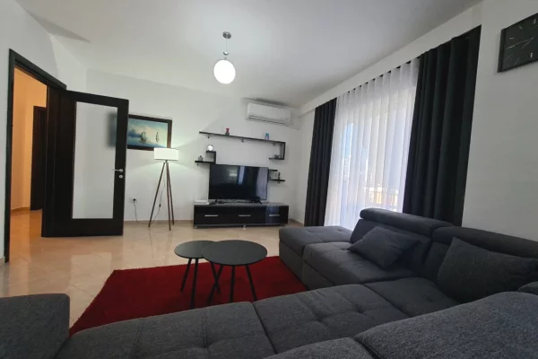 Shtepi me qera 2+1 ne Tirane - 80,000 Leke