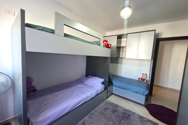 Shtepi me qera 2+1 ne Tirane - 80,000 Leke