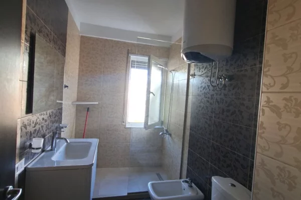 Shtepi me qera Apartament ne Tirane, 2+1, Mobilimi E mobiluar, Pagesa 80,000  Leke.