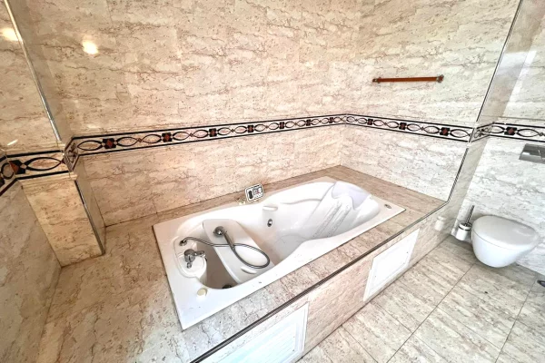 Shtepi me qera Duplex(shtepi me 2 kate) ne Tirane, 3+1, Mobilimi E mobiluar, Pagesa 4,500  Euro.