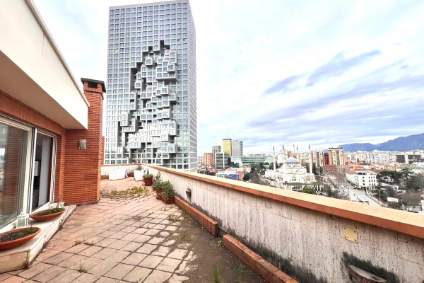 Shtepi me qera Duplex(shtepi me 2 kate) ne Tirane, 3+1, Mobilimi E mobiluar, Pagesa 4,500  Euro.