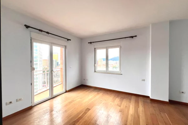 Shtepi me qera 3+1 ne Tirane - 4,500 Euro