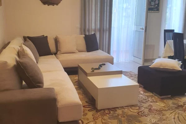 Shtepi me qera 2+1 ne Tirane - 65,000 Leke