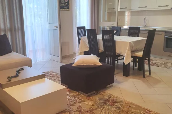 Shtepi me qera Apartament ne Tirane, 2+1, Mobilimi E mobiluar, Pagesa 65,000  Leke.