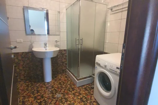 Shtepi me qera Apartament ne Tirane, 2+1, Mobilimi E mobiluar, Pagesa 65,000  Leke.