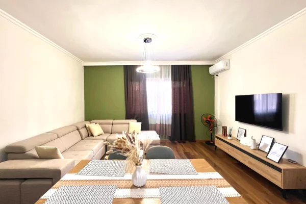 Shtepi me qera Apartament ne Tirane, 2+1, Mobilimi E mobiluar, Pagesa 750  Euro.