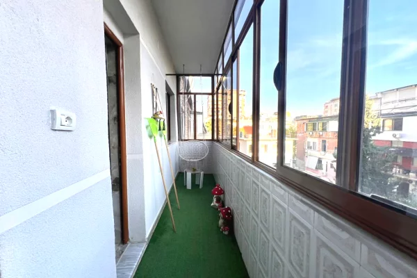 Shtepi me qera Apartament ne Tirane, 2+1, Mobilimi E mobiluar, Pagesa 750  Euro.