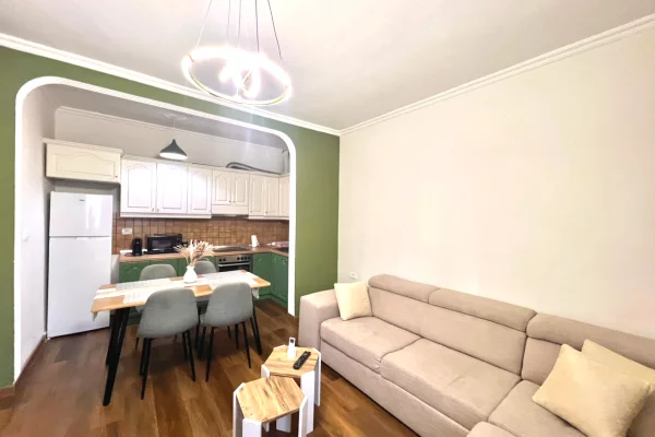 Shtepi me qera Apartament ne Tirane, 2+1, Mobilimi E mobiluar, Pagesa 750  Euro.
