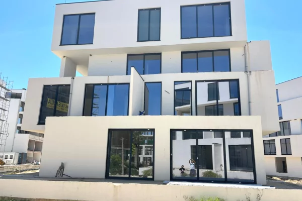 Apartment for sale in Durres 2+1, Emty