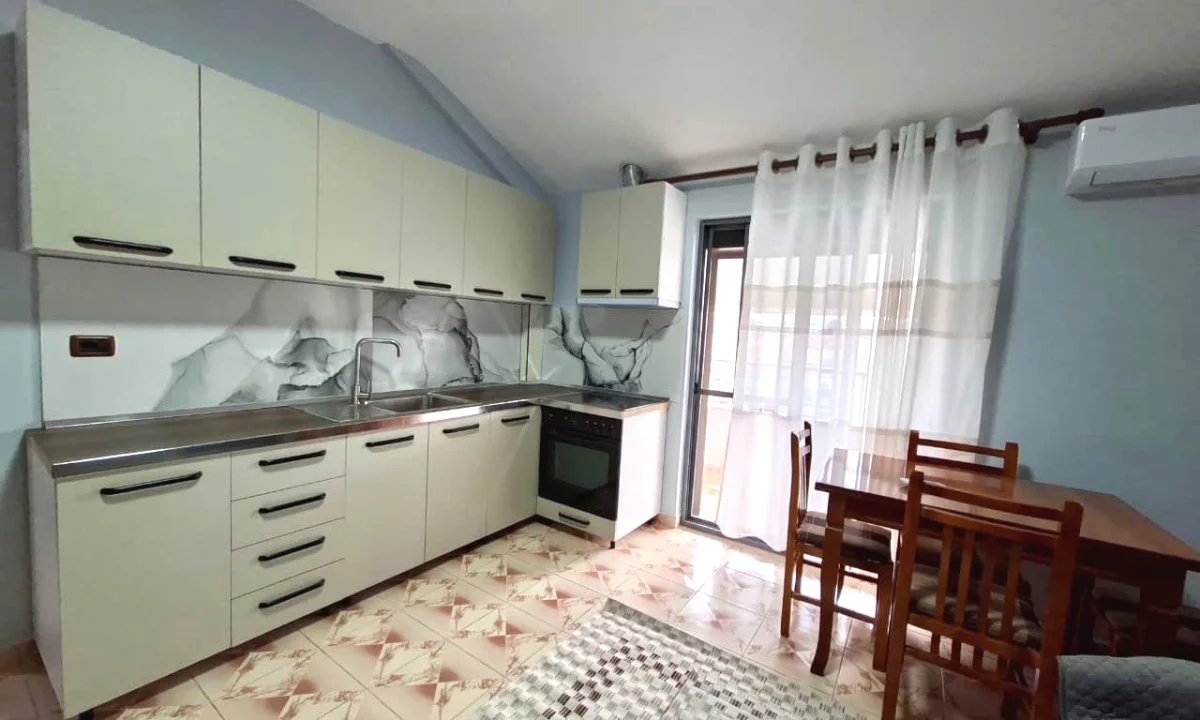 Shtepi me qera Apartament ne Tirane, 2+1, Mobilimi E mobiluar, Pagesa 42,000  Leke.