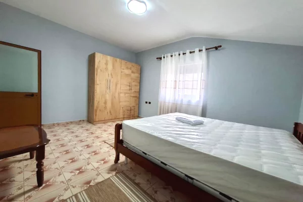 Shtepi me qera Apartament ne Tirane, 2+1, Mobilimi E mobiluar, Pagesa 42,000  Leke.