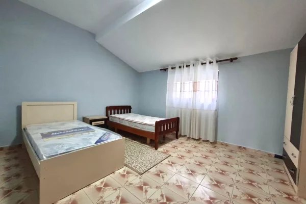 Shtepi me qera Apartament ne Tirane, 2+1, Mobilimi E mobiluar, Pagesa 42,000  Leke.