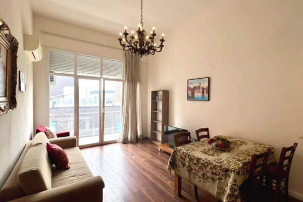 Me Qera : 2+1+2wc📍Zogu i Zi (Ring Center) - Pallat i Ri - 650€- S.110m² || Shume prane rrethrrotull