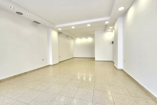 Business Property for Rent 1+1 in Tirana - 35,000 Leke
