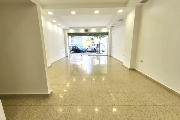 Dyqan Me Qira 📍Stacionit te Trenit - Braka, Pas fakuletit ||  Sip. 39m2 me Fasade te Gjere nga Rruga  (35,000All/Muaj)