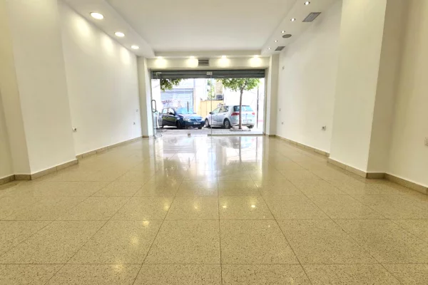 Dyqan Me Qira 📍Stacionit te Trenit - Braka, Pas fakuletit ||  Sip. 39m2 me Fasade te Gjere nga Rruga  (35,000All/Muaj)