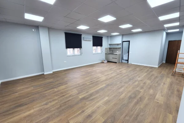 Business Property for Rent 3+1 in Tirana - 1,100 Euro