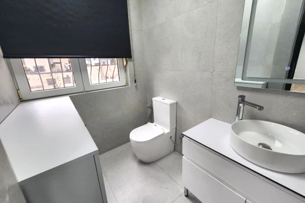 ZYRE ME Qira 110 m2( kati 2) 📍Qender/ Perballe Toptanit Open Space / 100 E Re🔥 1.100 Euro/Muaj