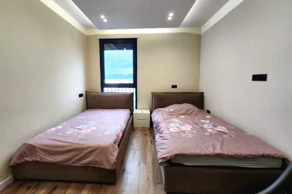 Shtepi me qera Apartament ne Tirane, 2+1, Mobilimi E mobiluar, Pagesa 1,300  Euro.