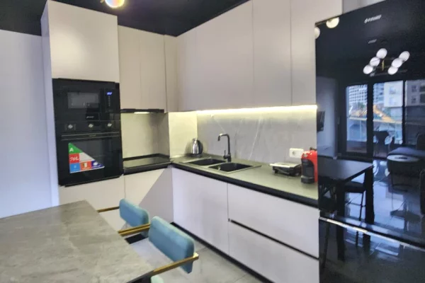 Shtepi me qera Apartament ne Tirane, 2+1, Mobilimi E mobiluar, Pagesa 1,100  Euro.