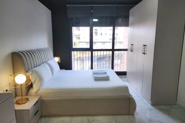 Shtepi me qera Apartament ne Tirane, 2+1, Mobilimi E mobiluar, Pagesa 1,100  Euro.