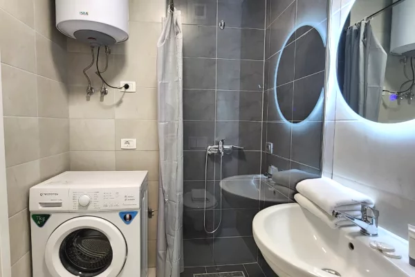 Shtepi me qera Apartament ne Tirane, 2+1, Mobilimi E mobiluar, Pagesa 1,100  Euro.