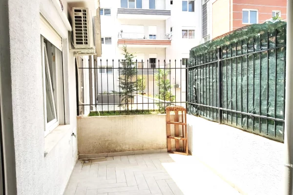 Shtepi me qera Apartament ne Tirane, 1+1, Mobilimi E mobiluar, Pagesa 550  Euro.