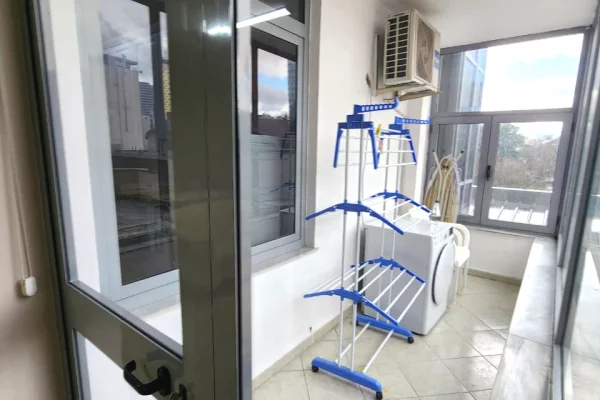 Shtepi me qera 2+1 ne Tirane - 1,200 Euro