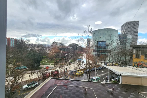 Shtepi me qera Apartament ne Tirane, 2+1, Mobilimi Bosh, pa mobiluar, Pagesa 1,200  Euro.