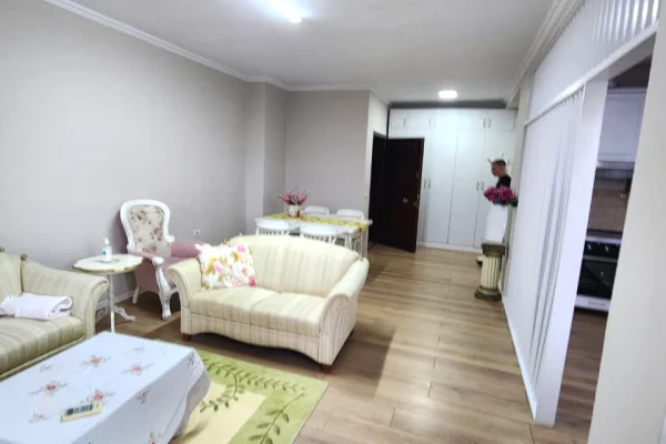 Shtepi me qera Apartament ne Tirane, 2+1, Mobilimi Bosh, pa mobiluar, Pagesa 1,200  Euro.
